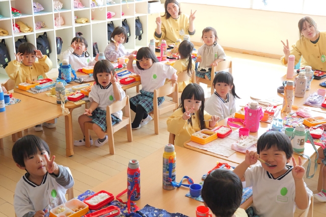 給食、歯磨